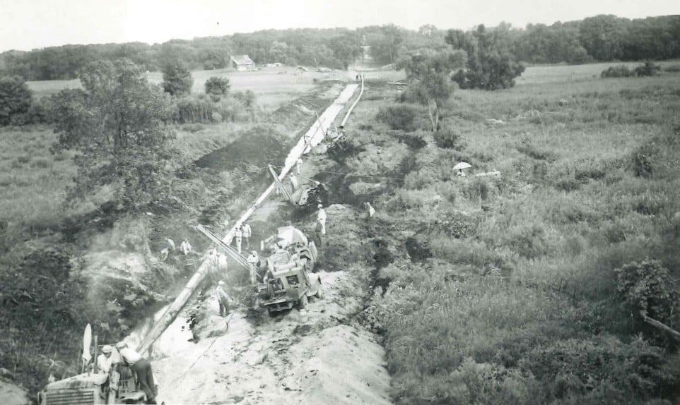 1948: Installation of the Michigan-Wisconsin pipeline near Sandwich, Illinois.