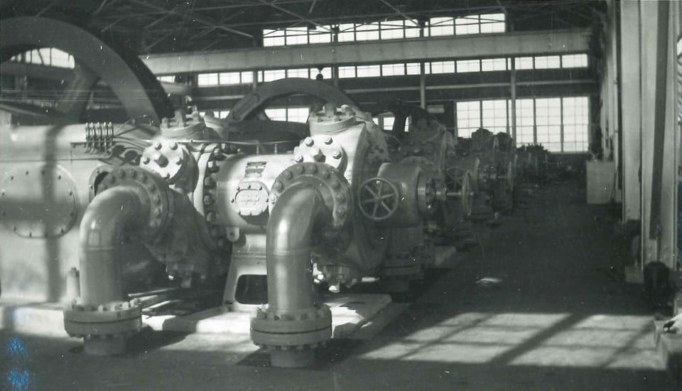 1949: Original Worthington reciprocating engines at Sandwich Compressor.